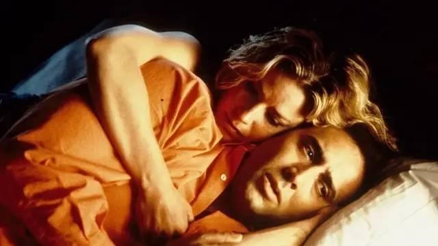 疯狂|还以为是部烂剧，没想到评分一路飙升，这才是惊艳的黑马之作！