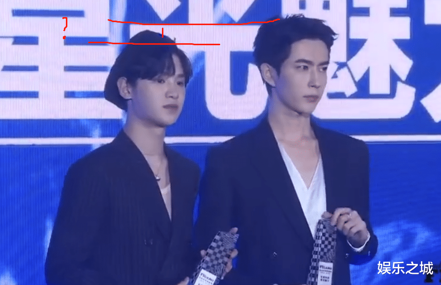 于朦胧|于朦胧黄明昊差1厘米，两个人上台领奖，谁谎报身高一望而知