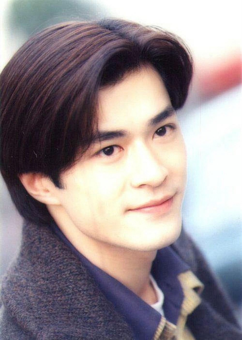 剪刀手新新 【古董级男神】他每天更新博客，曾坐牢22个月，如今捐学校100多所