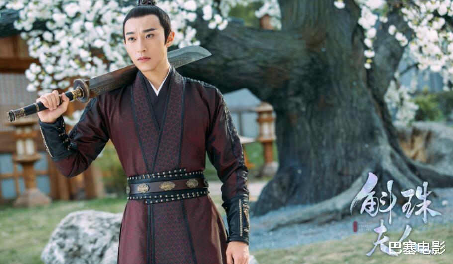 粉色|左手右手慢动作，陈伟霆的脸、杨幂的睫毛，都不如他们的演技尴尬