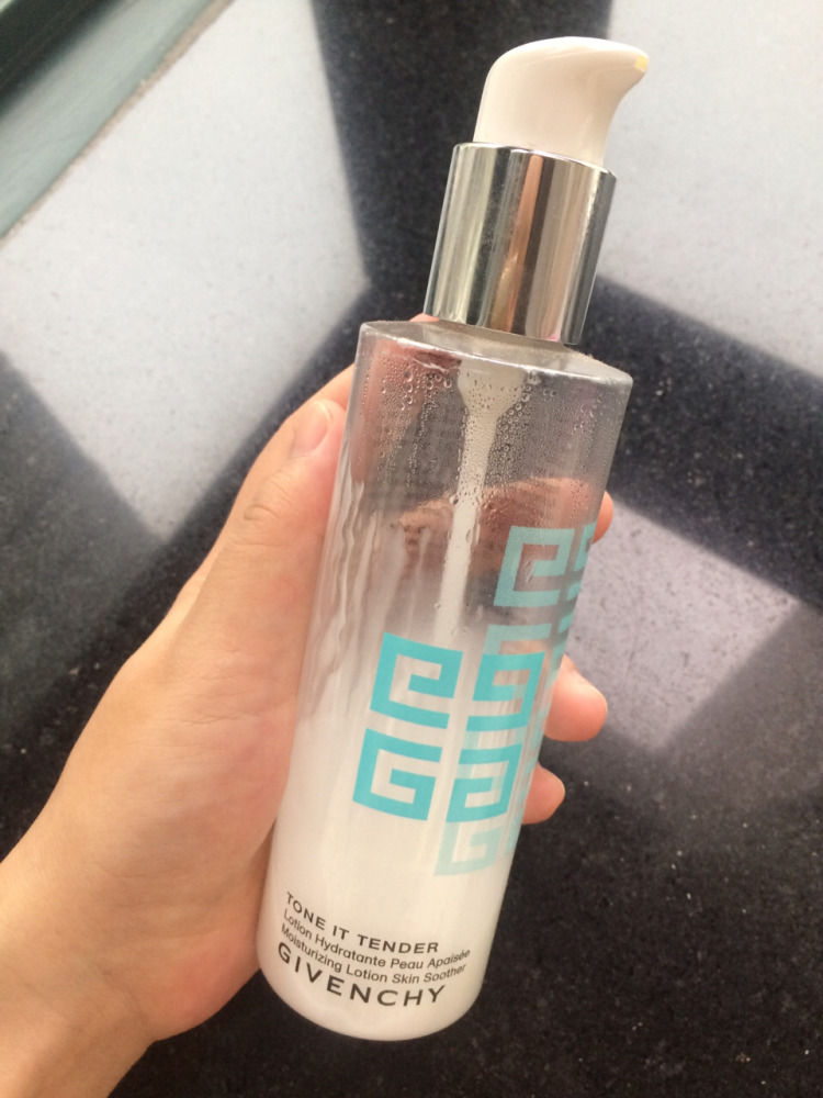 保湿 滋润高保湿的化妆水：内润外弹, 加倍畅快吸收，赶走干燥肌肤