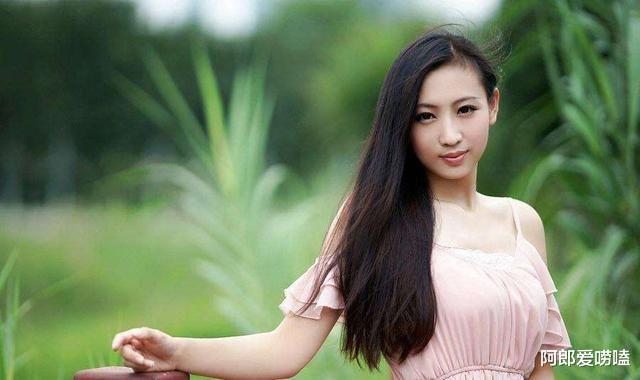 阿郎爱唠嗑 男子:我买的房子,为什么要添上你的名?女子:你可以不加,那我也可以不嫁!