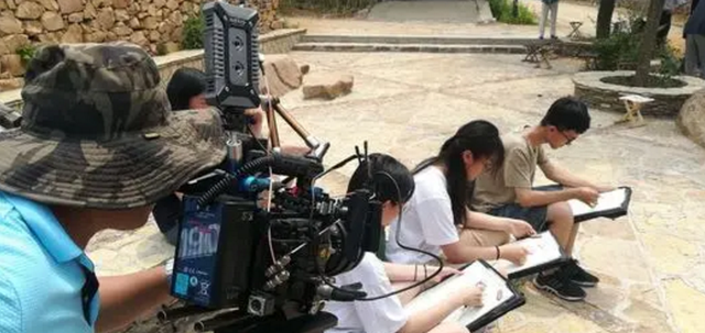 家中大小宝|知道这些老演员不容易,虽然拍戏成不了富翁,但是没想到这么惨