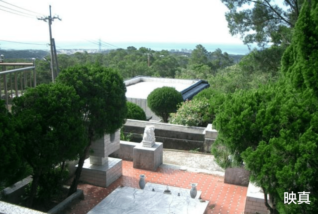 古龙|浪子古龙：下葬时48瓶XO酒陪葬，墓碑上四个大字令人怅然若失