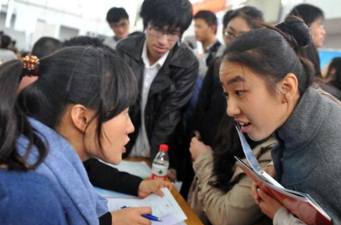 清华大学|“我希望不加班”，清华毕业生面试中的一句话，成功将自己淘汰