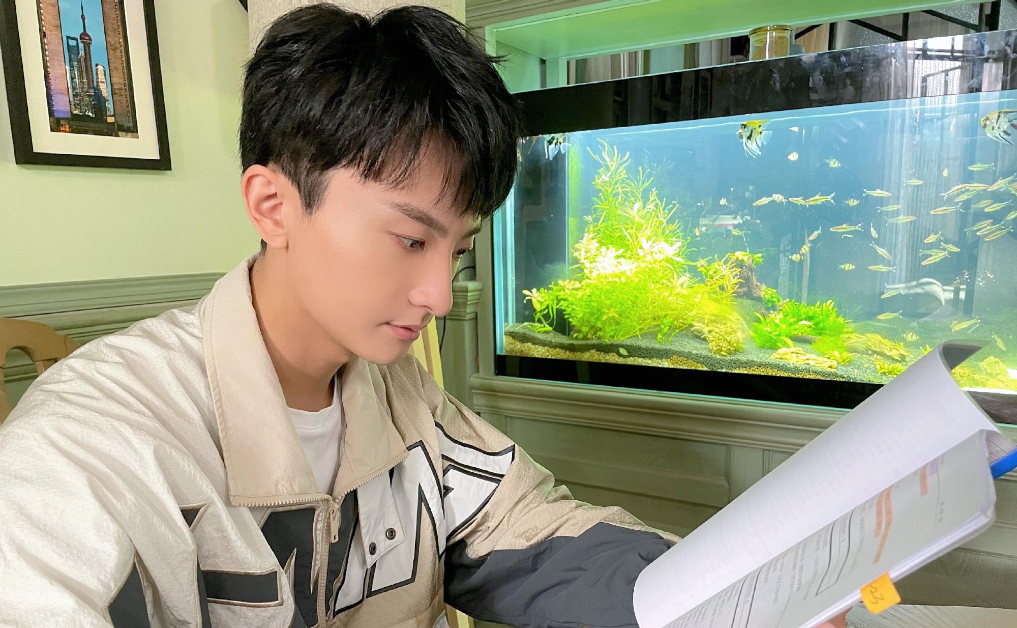 王祖蓝|周冬雨有黑幕?张钧甯投靠大佬?鞠婧祎演技差?王祖蓝压榨新人?