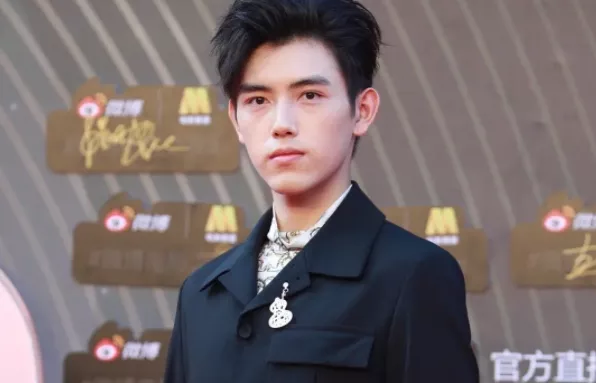 魏晨|恭喜结婚！嫁了13年初恋，大半个娱乐圈来祝福…