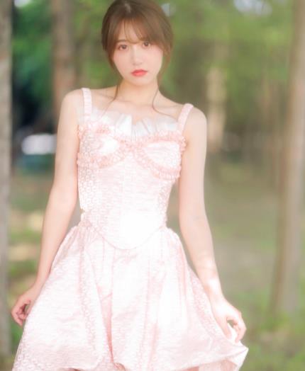 沃尔沃 一条视频涨粉200万封神，参加车展被打回原形，一栗小莎子冤吗？