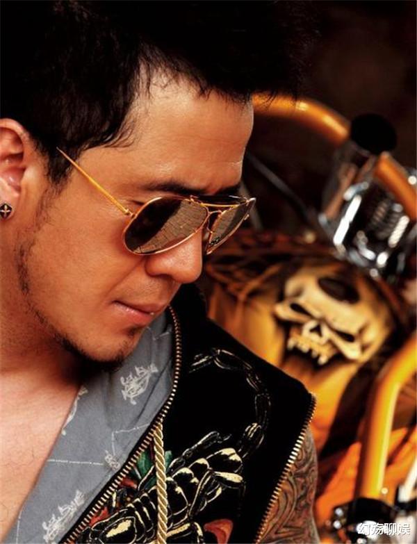 杨坤|杨坤的“软饭”情史，沦为街头卖唱的他不仅仅是因为得罪了刘德华