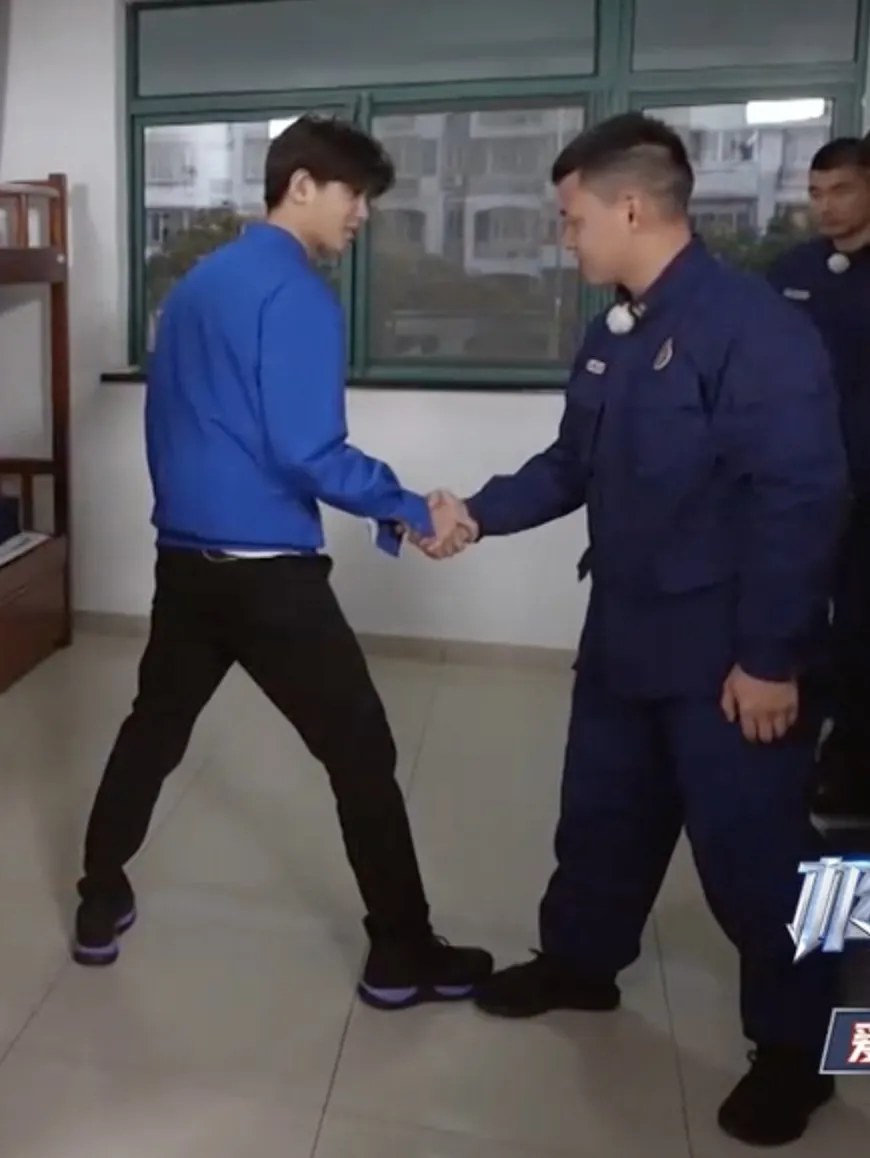中国消防 走近《极限挑战》背后的男人们