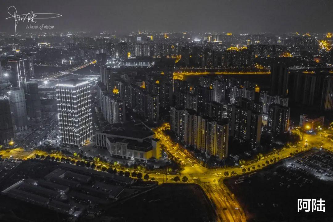 |一键就能用PS把夜景照片调成黑金,是怎么做到的