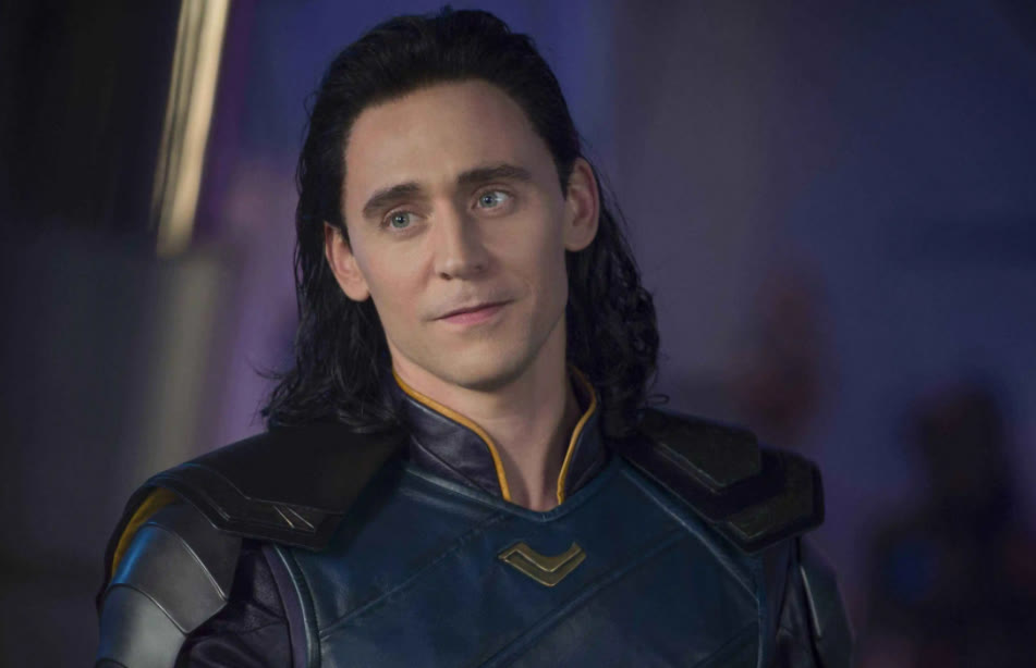 抖森|40岁男星太开放！与女友水中嬉戏热吻，还大方展示自己腹肌