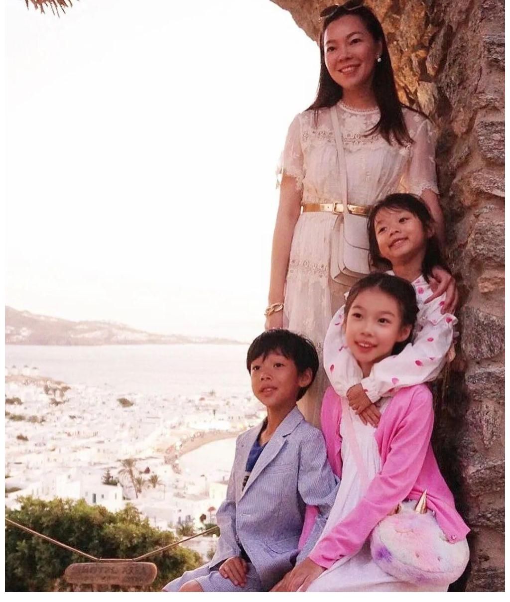 欧阳娜娜|百亿豪门女主人曾馨莹,34岁嫁58岁首富,连生三胎还想拼四胎