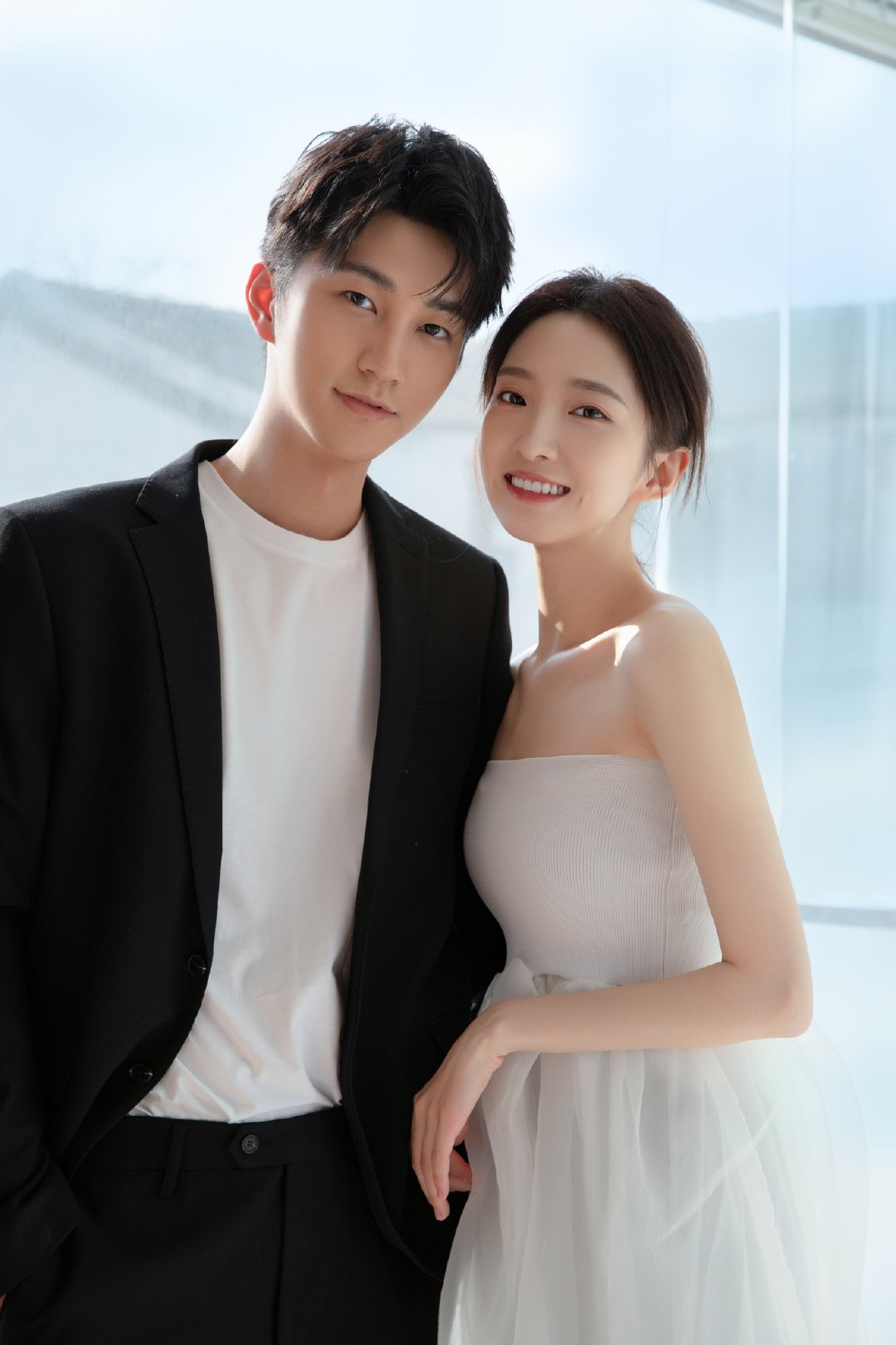 滤镜|一年九档恋综，明星捞钱就跑不保甜？这对素人才是真·恋综天花板