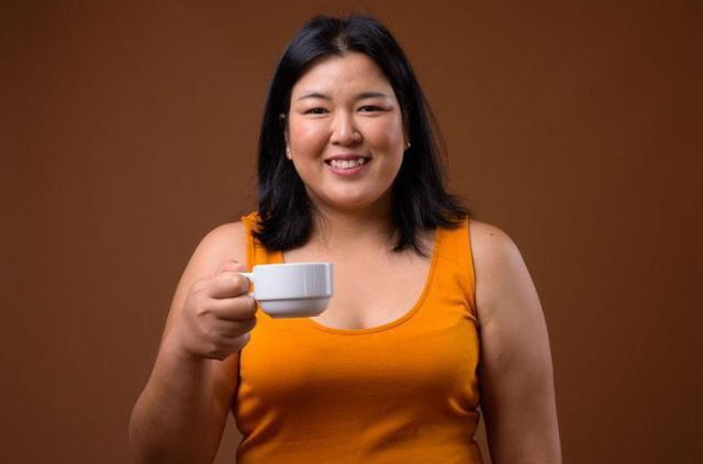 北庭美体健康圈|50岁左右的女性，如何知道自己该不该减肥？对照下标准体重就清楚