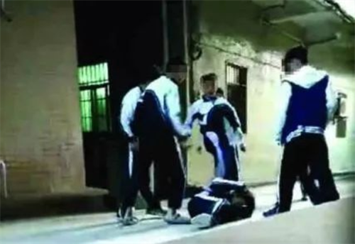甘肃14岁初中生被5名同学殴打致死,下体肿成拳头,动机荒唐至极