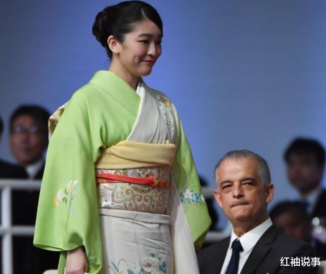 |真子公主遗憾出嫁，没资格穿传统12单礼服，低规格婚礼刷新历史