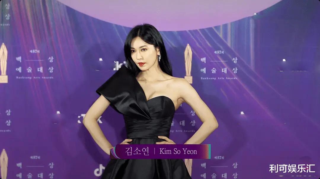 鹿晗|金素妍凭《顶楼》获封“视后”，击败申惠善拿奖，韩网上一片欢呼