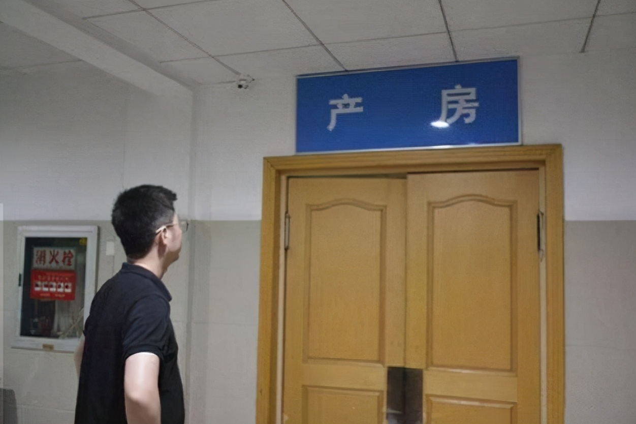 糖果的妈妈|“我在产房外玩游戏不行吗”？准爸爸被批“不长心”，他却很委屈