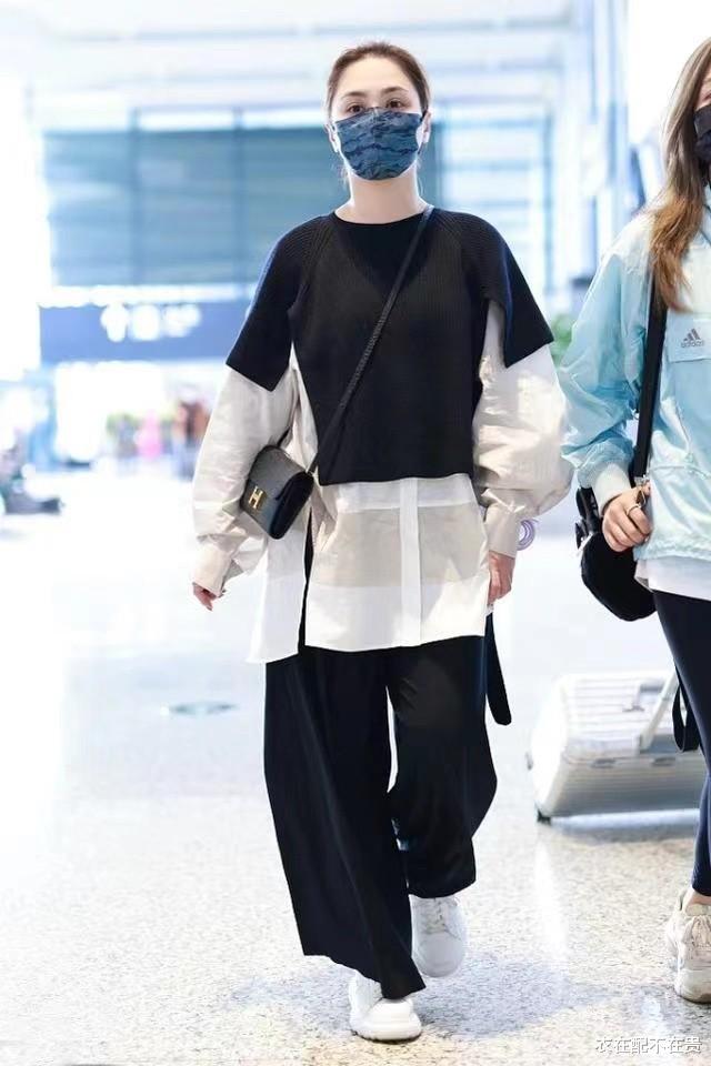 衣在配不在贵 阿娇无视身材短板，“上长下长”式穿法虽压个子，却意外显得时髦