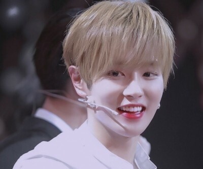 王一博|明星回国前后对比判若两人，这是同一个人？看到王一博，太惊艳了吧！