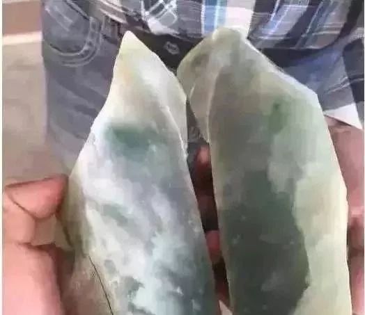 翡翠|100万帝王裂的翡翠原石切出一只鸡！什么鬼？