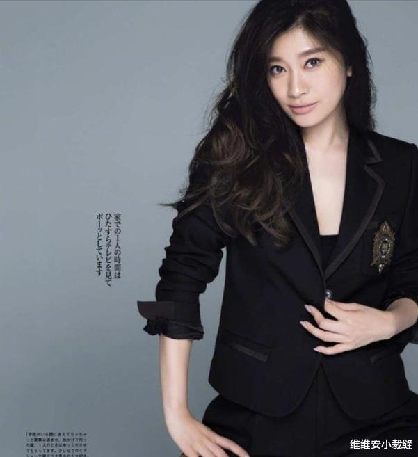 筱原凉子 48岁筱原凉子凭颜值状态登上热搜，冻龄美肌离不开她的独家小秘诀