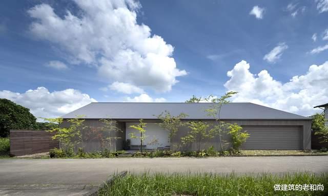 乡间单层朴素的住宅：以田野风光为景，构筑舒适的生活空间