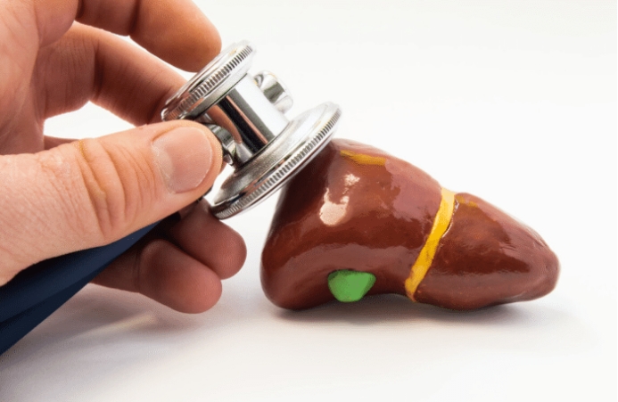 雪雪的鱼|3种常见蔬菜是“伤肝利器”，提醒家人：趁早撤离餐桌