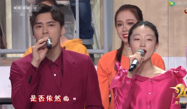 春晚|春晚众星造型：杨幂身穿高定，易烊千玺戴假发，张韶涵鼻影浓