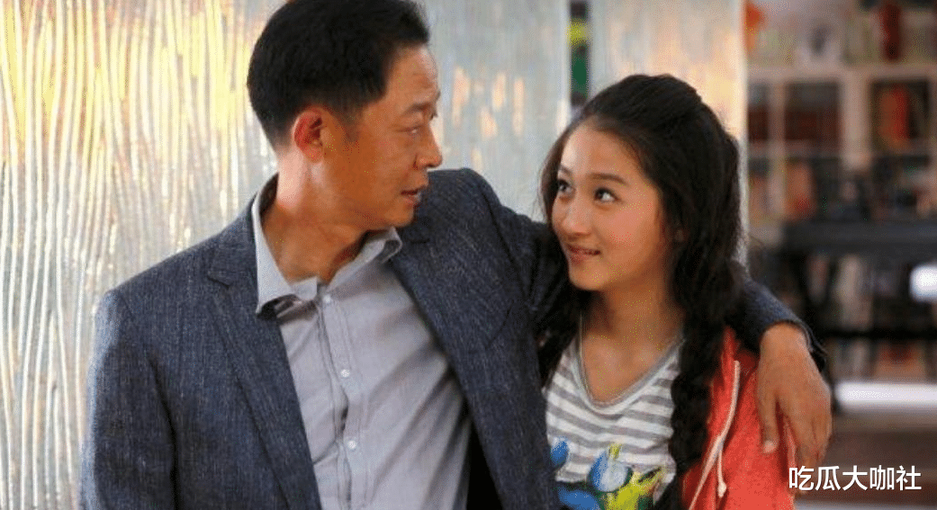 鹿晗|27岁官宣恋情，31岁的鹿晗至今未婚，关晓彤家的门究竟有多难进？