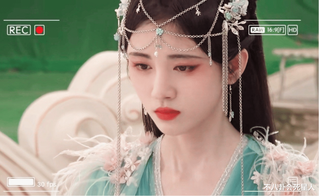 江雪|?最新女星古装路透：热巴红赵露思红衣比美，看到鞠婧祎我沉默了