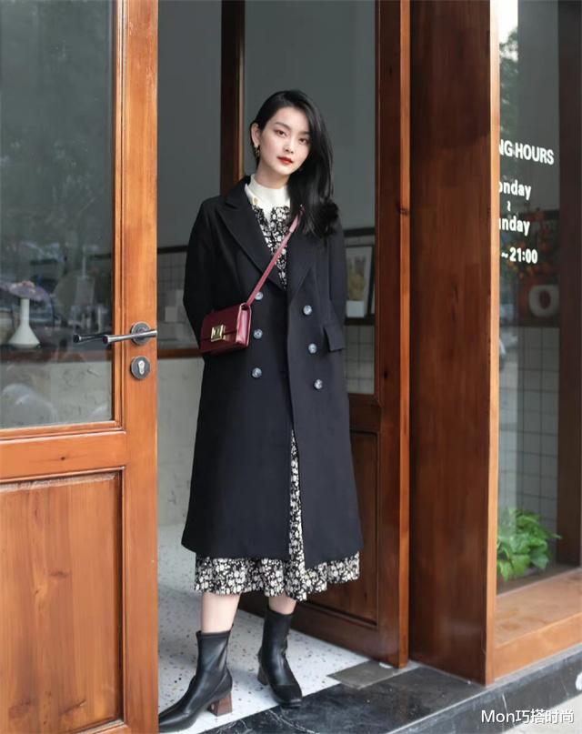 Mon巧搭时尚 秋冬不能错过的“大衣+过膝裙”,知性大方,40岁女人就该这么穿