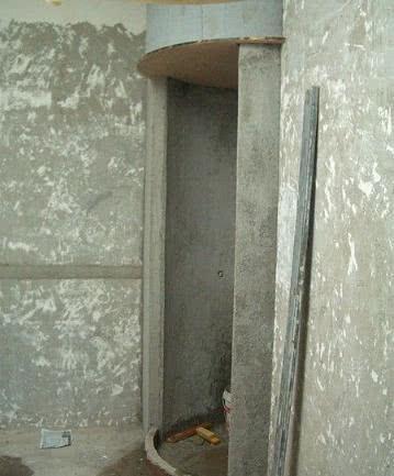 老爸为了省钱砖砌淋浴房,朋友却说像棺材,他们是杠精吗?