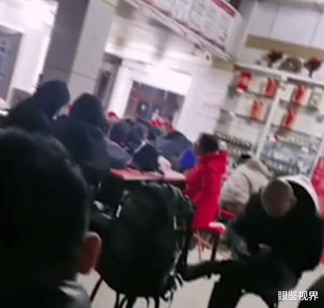 眼鉴视界 山东泰山景区山顶宾馆1200元一晚遭吐槽，工作人员：系明码标价