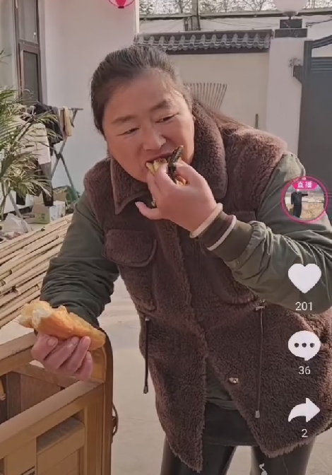 |左手咸菜，右手油条，大衣嫂的早餐给陈亚男“上了一课”！