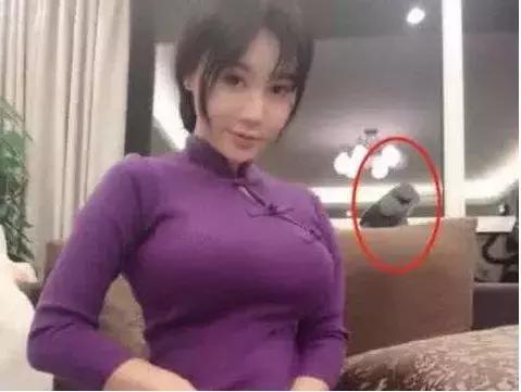 摄像头 搞笑GIF：姐姐，你后面那个是摄像头吗？