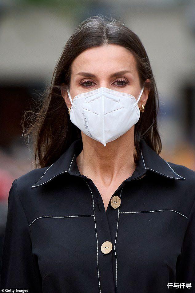 染发|西班牙王后一夜白头，头顶白发自成潮流，再掀全球奶奶灰发色趋势