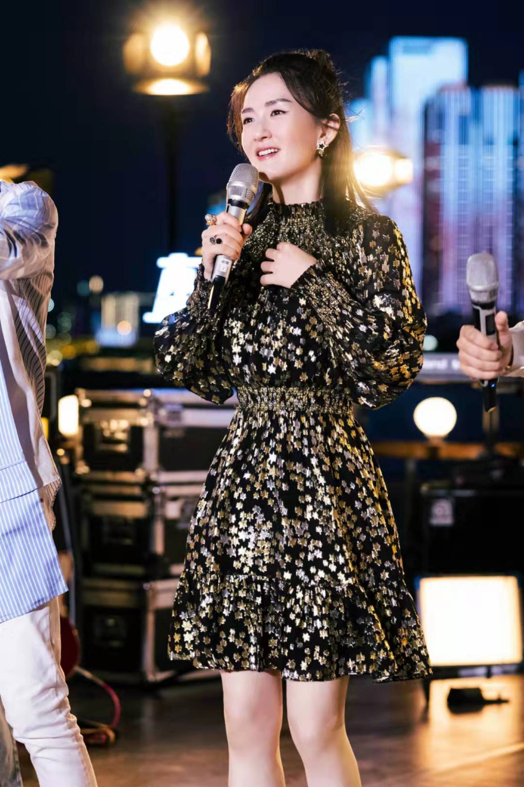 芒果台|芒果台中秋晚会太冷清！谢娜产后首秀状态不佳，去流量后收视暴跌