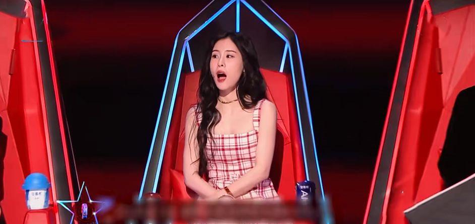 奶球妈咪聊|《好声音》四位小导师谁最亮眼？张碧晨讨喜，吉克隽逸有点招黑