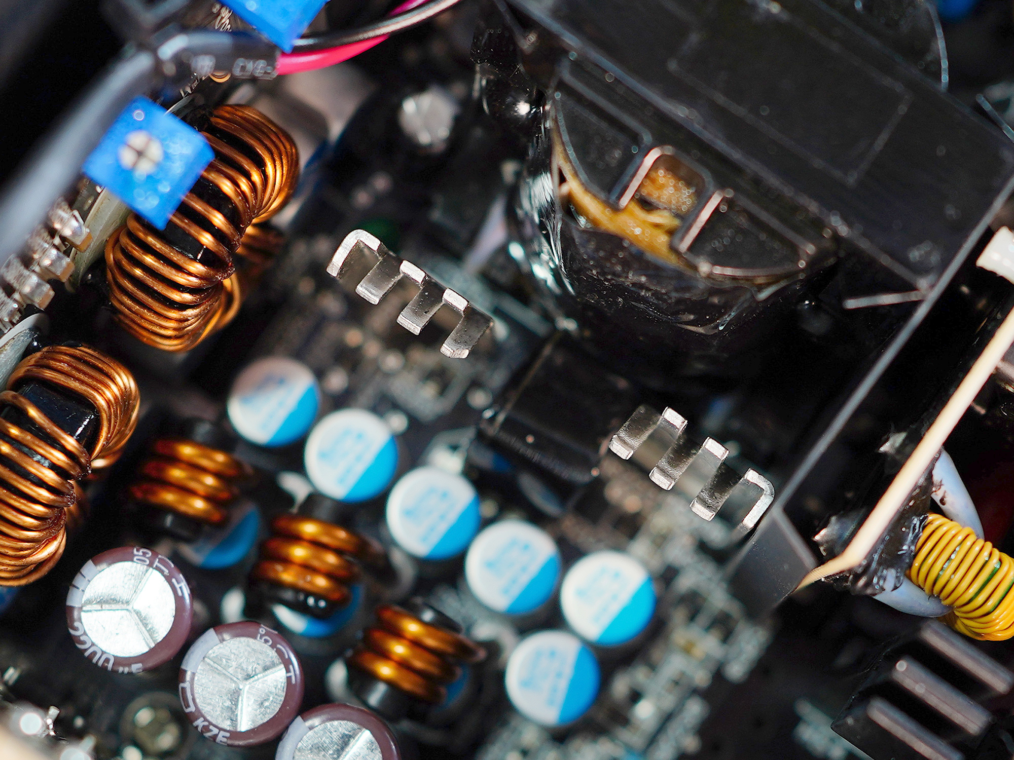 臺灣|邊拆解邊科普！用全漢Hydro G Pro1000了解電源結構和原理