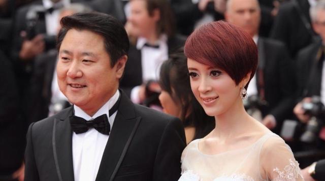 陈晓|46岁金巧巧晒“对口型”视频，因夸张表情被嘲，高素质回应获赞