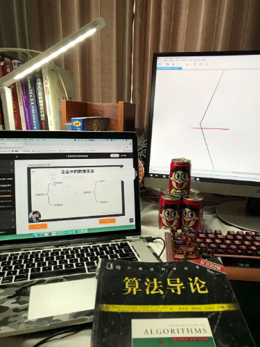 北漂普通女孩打三份工,全年无休,上岸数据分析师:不配说累
