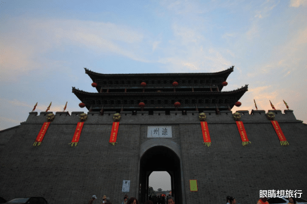 眼睛想旅行 河北一“假”古城走紅，耗資52億落戶唐山，有翻版“長安城”之稱