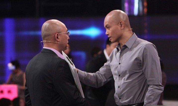 乐嘉|跌下神坛的乐嘉现状如何？被封杀是强吻谢娜得罪金星？没那么简单的