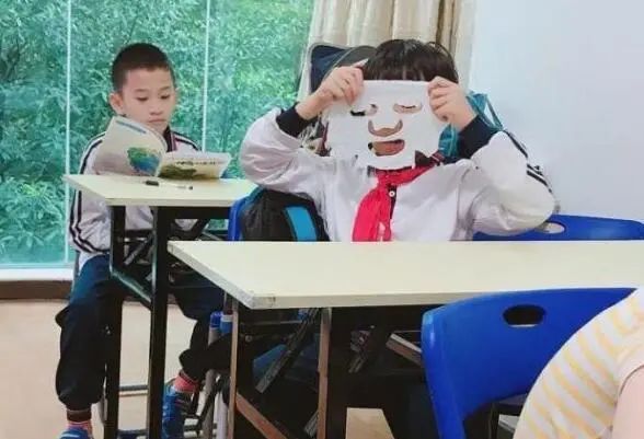 咏鹅|小学生根据《咏鹅》仿写《咏妈》，爸爸哭笑不得：真不敢给老婆看