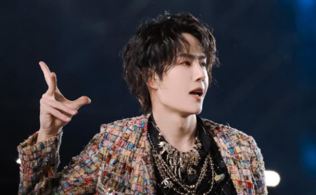 王一博|王一博称未出道时是校草，本以为没撒谎，看到16岁旧照信了你的邪