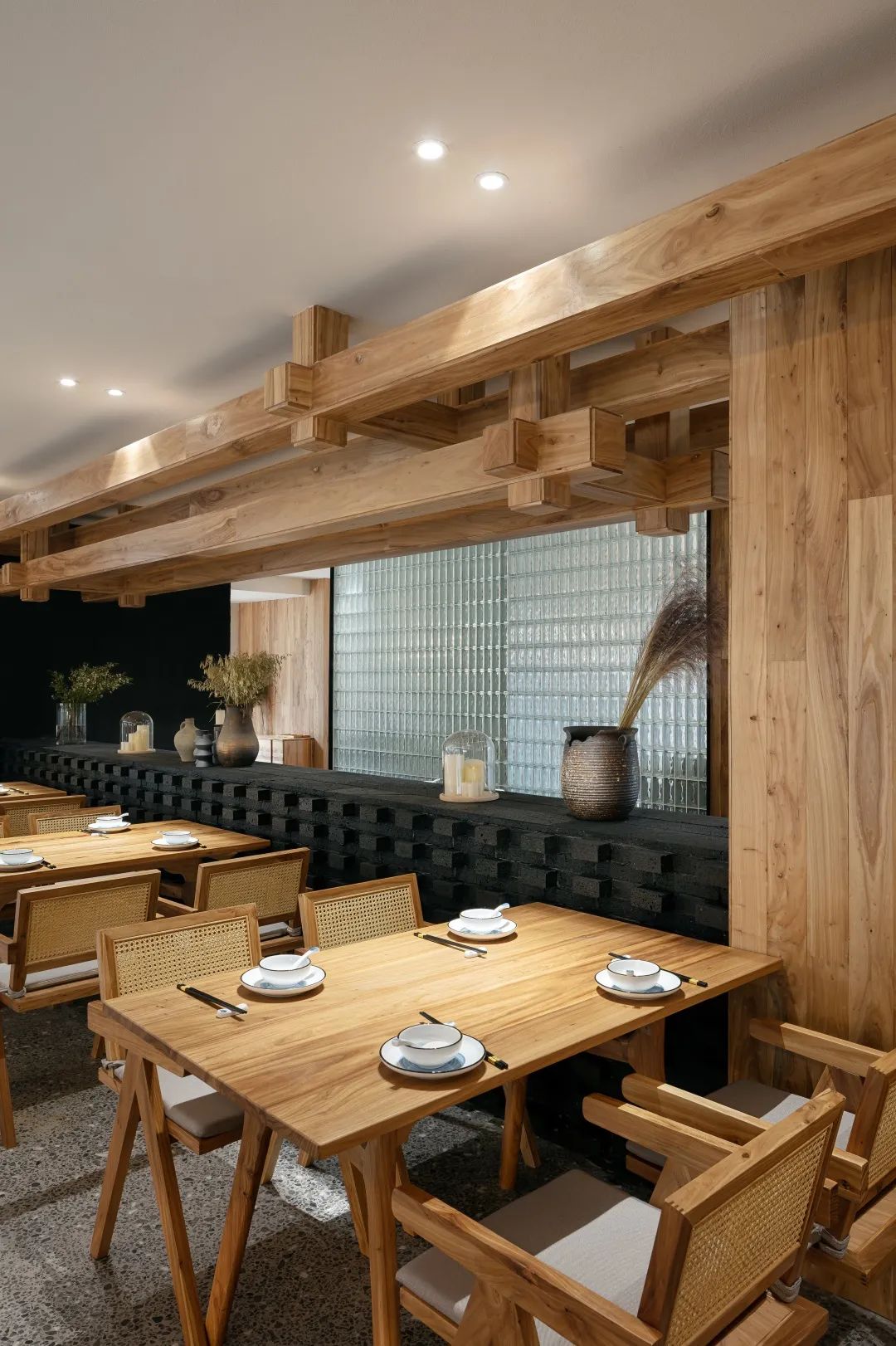 荐设 谢江明作品重庆天地餐厅：“雾食”，更务实