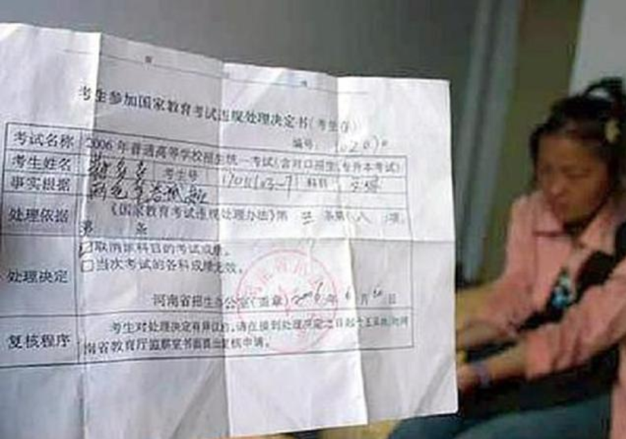 大学|15年前故意交白卷，写8000字抨击高考的蒋多多，如今后悔了吗？