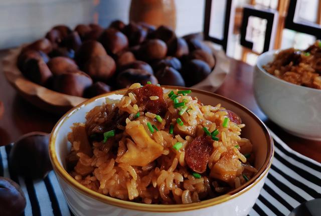 袁建明聊育儿|秋天的栗子米饭又香又糯，不用菜都能吃两碗，太解馋了